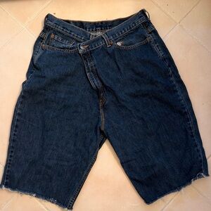 Women’s cross vintage Levi’s baggy jorts